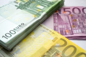 投資信託を100円積立から始めるメリットは何ですか？